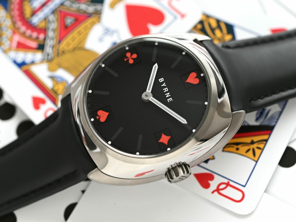 Byrne lance les dés avec des montres sur le thème du casino